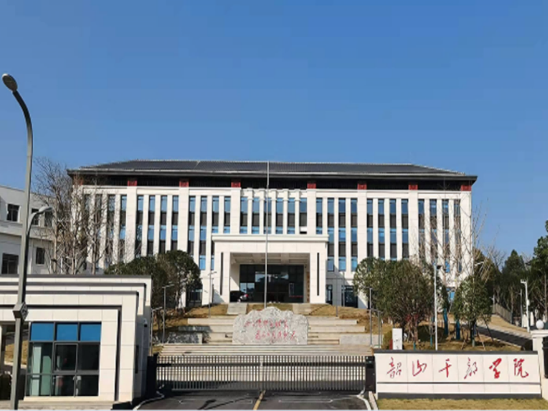 韶山干部學院   容積式換熱機組吊裝現場